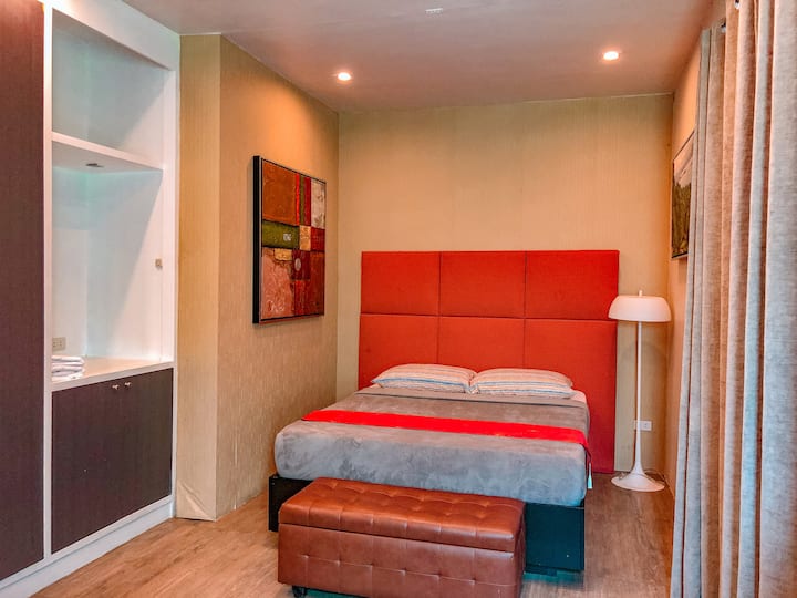 PREMIERE ROOM 

One queen-sized bed, with one comfort room with one set of shower and heater, good for 2 pax per room