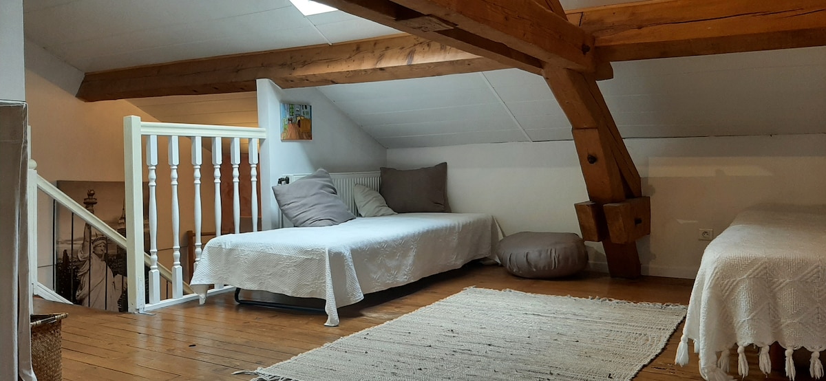 2 jednolôžka v obývacej izbe