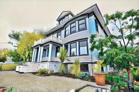 ROSEBRIAR MANSION + CARRIAGE HOUSE (7BR/7.5BA)