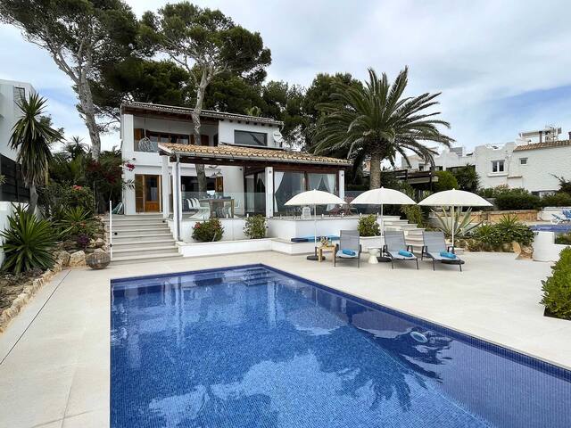 1st sea line Villa “Tre Pini” Cala Pi, Mallorca gallery image 2