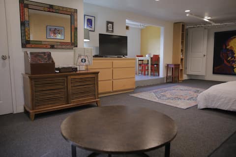 Top Airbnb: Single Studio Garden Apt. in Glendale