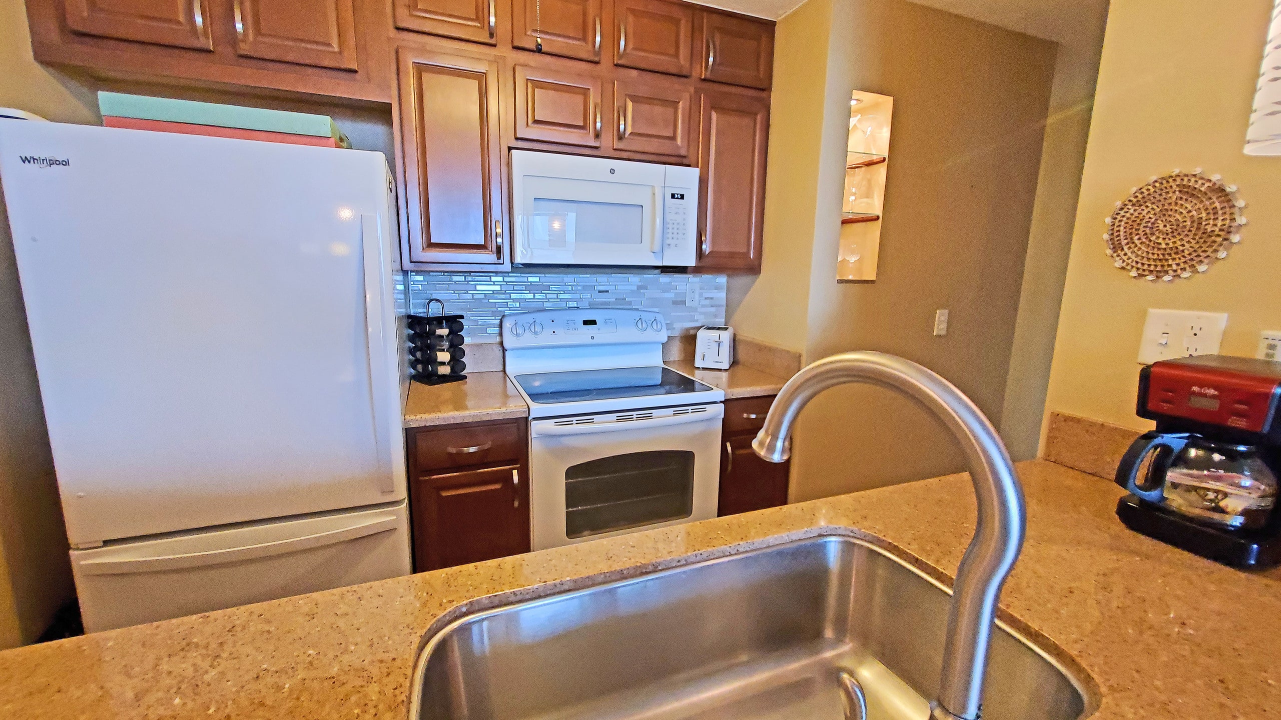Condo in Kailua-Kona · ★4.87 · 1 bedroom · 2 beds · 1 bath - Image 7