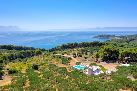 Successful Airbnb property: Unique villa with salted swimming pool,Villa Frida in Općina Selca