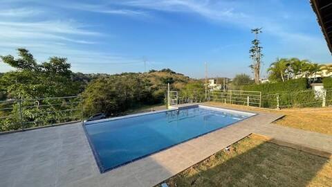Cheerful pool + PlayGroud + uma linda Vista