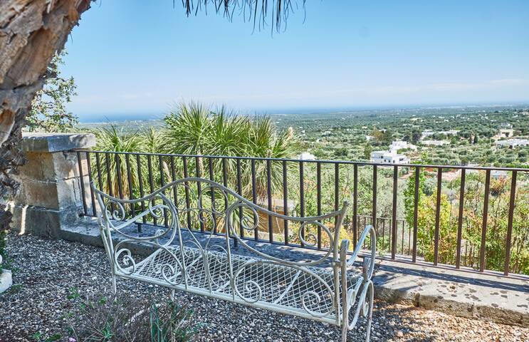 Equorum Prospectus 1 – OSTUNI CENTRO – Guest House