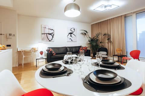 R213 - Urban Skyline Escape w/ Lovely Terrace