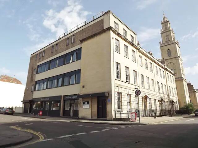 (7.6.5) All 3 Floors – 23 beds. Central – Parking