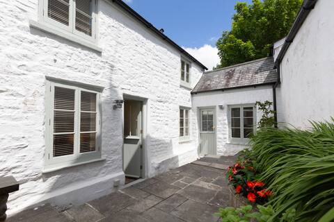 Historic Cornish Cottage near Falmouth