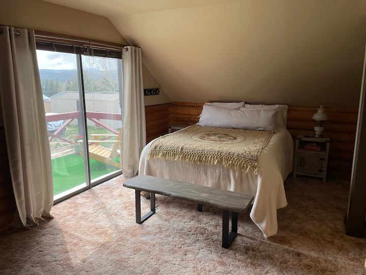 Cozy 3 Bedroom Cabin near Flaming Reservoir Cabins for Rent in