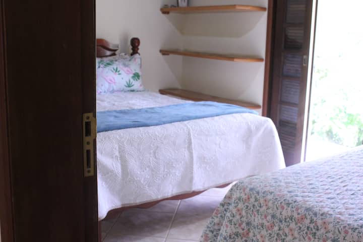 Спална соба 1 - Покрај тоа што е просторна, таа е многу просторна  