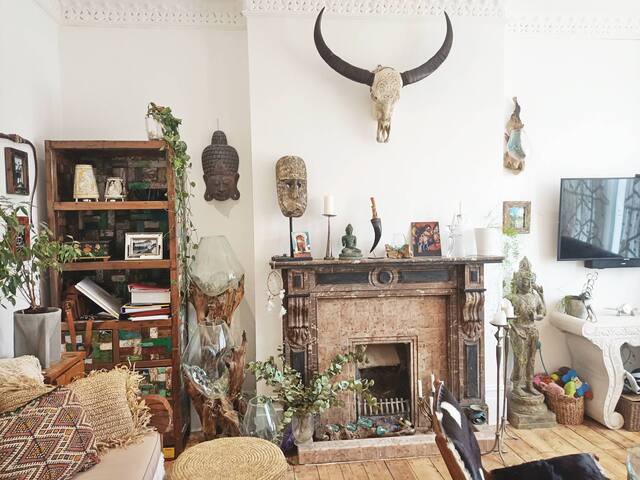 UNIQUE Bohemian Mansion Near Sights & Transport gallery image 3