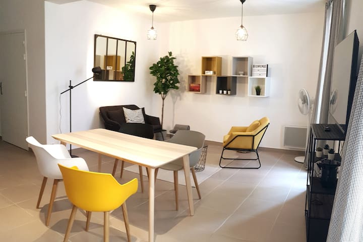 Entire home with 2 bedrooms in Beziers - *Citadin* R+1 A/C + Wi-Fi à 350m de la cathedrale