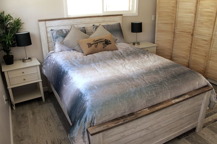 Bračni krevet (širok 150 - 179 cm)