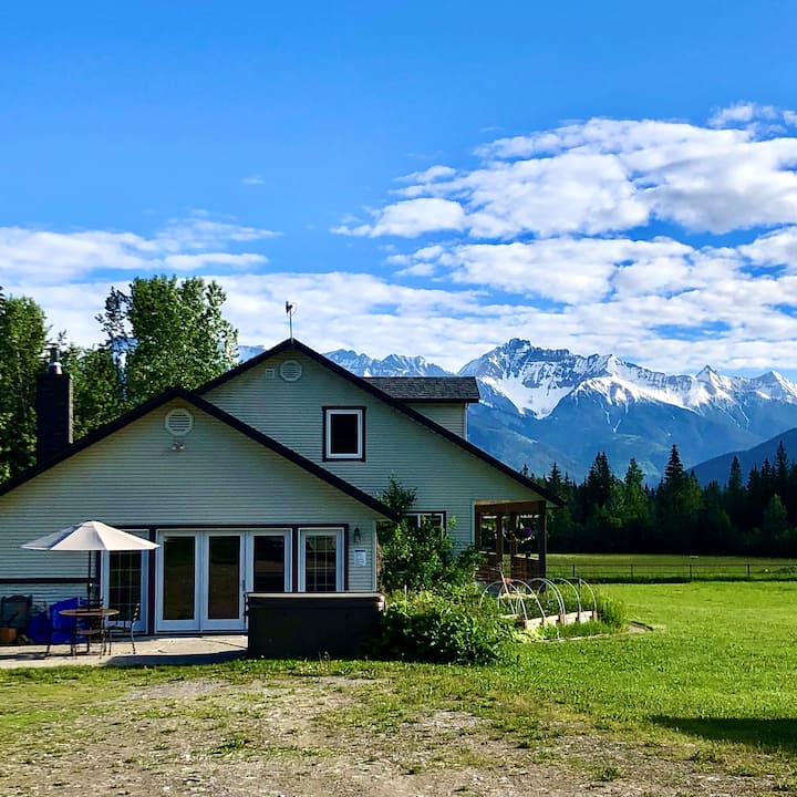 Elkhorn Mountain Ranch. Cabin on 10 acres. Cabins for Rent in Golden