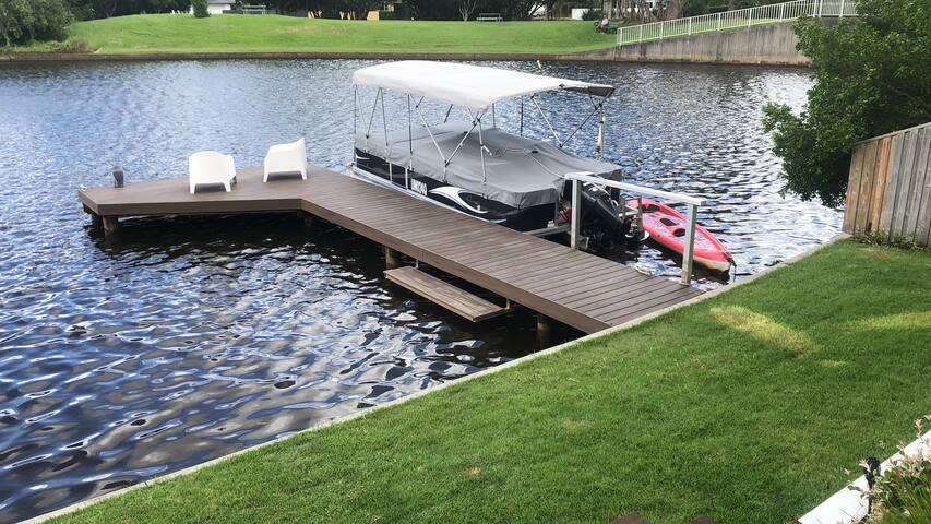 Waterfront Dream Vacation House gallery image 2