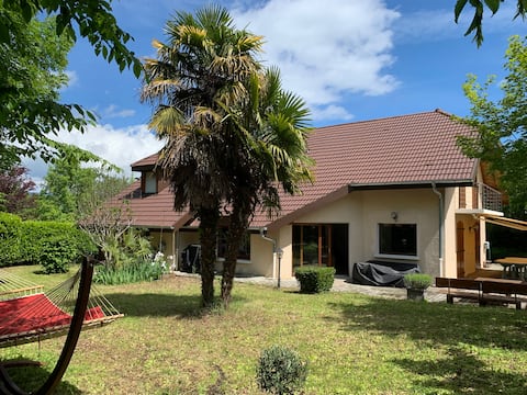 Beautiful 220 m² villa with sauna, 2 steps from Lake Geneva