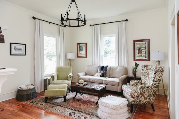 New! Downtown Cozy Colonial - Fully Renovated! - 伊麗莎白