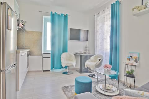 Popular Airbnb listing: Apartment Sea Blossom ( City Center ) in Grad Vis