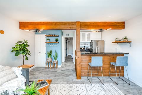 Popular Airbnb listing: {Boho Chic Condo}Poolside, Walk to Zilker & DT Fun in Old West Austin
