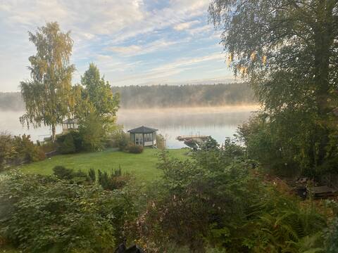 Large house by the lake with sauna and jacuzzi