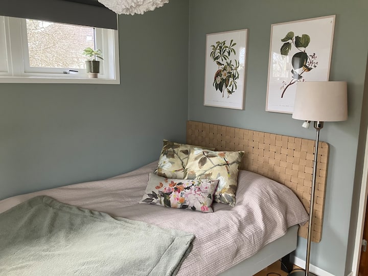 Საძინებელი nr 2. საწოლი არის 140 სმ 