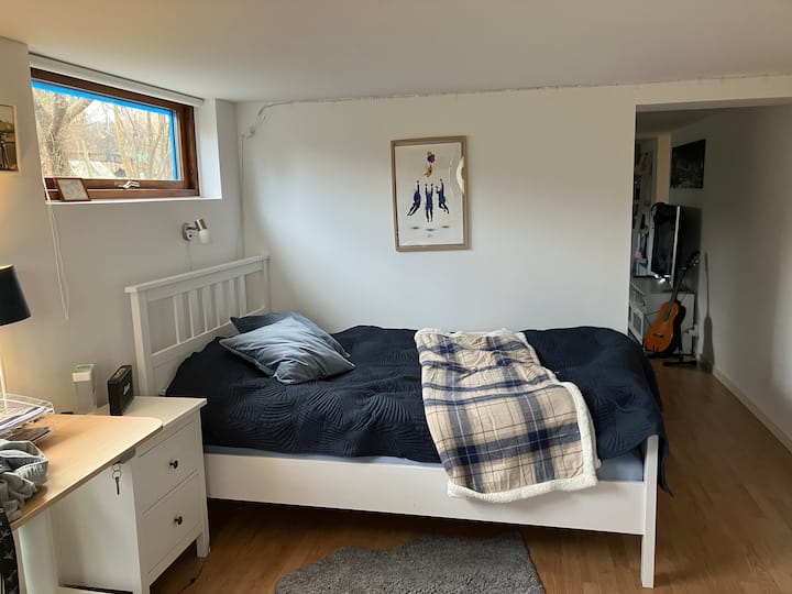 Საძინებელი nr 5. საწოლი არის 120 სმ 