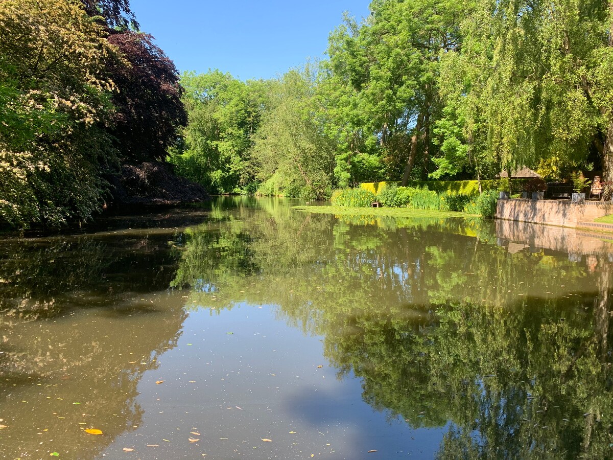 Exclusive House & Carp/Coarse Fishery with Hot Tub Houses for Rent in