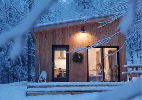 Scandinavian design Cabin w/ private hiking trail