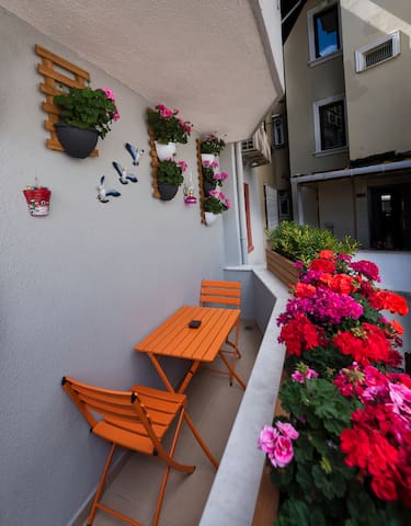 Deluxe 3 Bedrooms Connected Apartment with Balcony