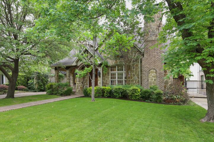 M Streets Modern Tudor with Backyard Oasis gallery image 3