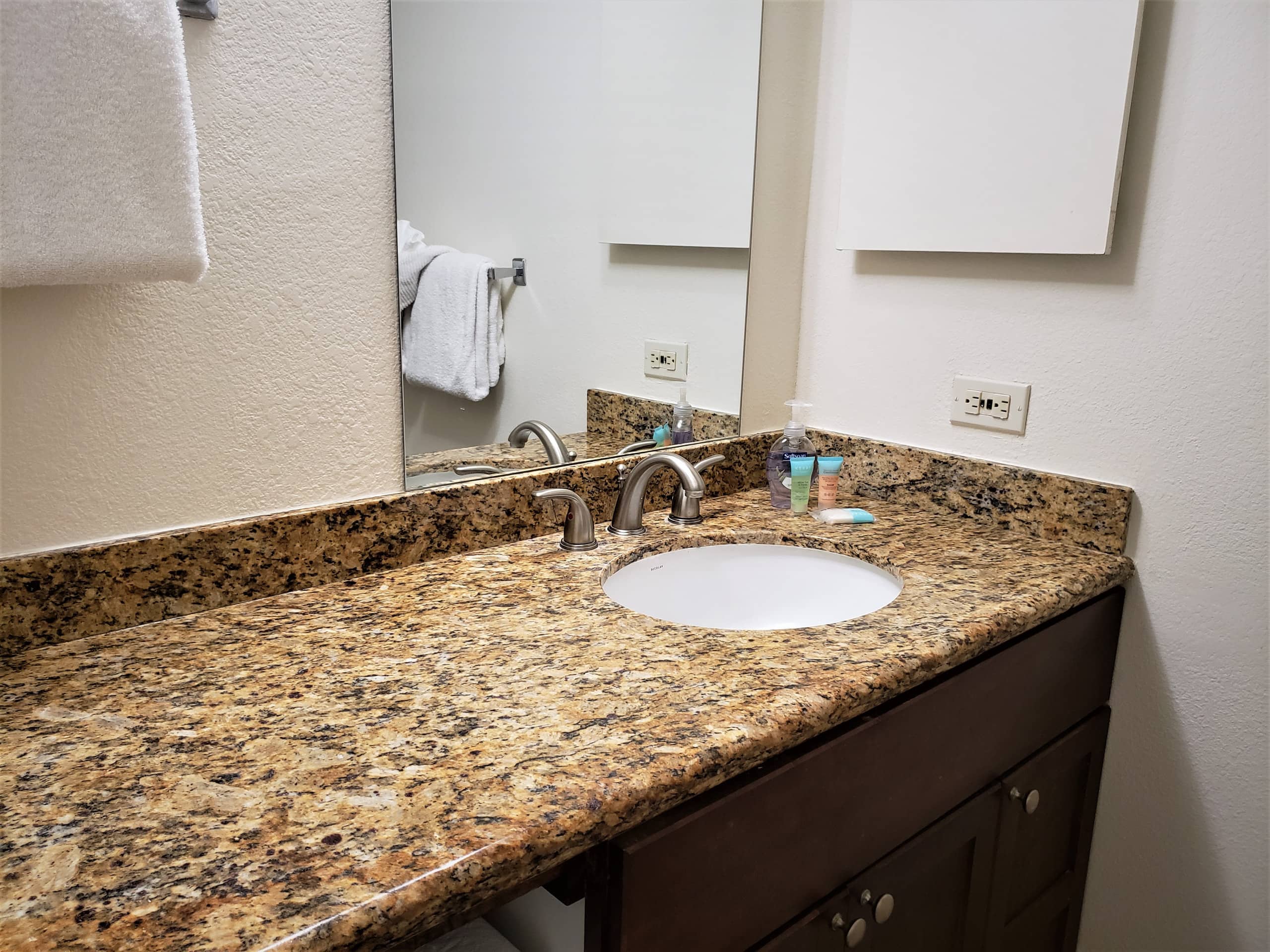 Condo in Kihei · ★4.79 · 3 bedrooms · 5 beds · 2 shared baths - Image 17