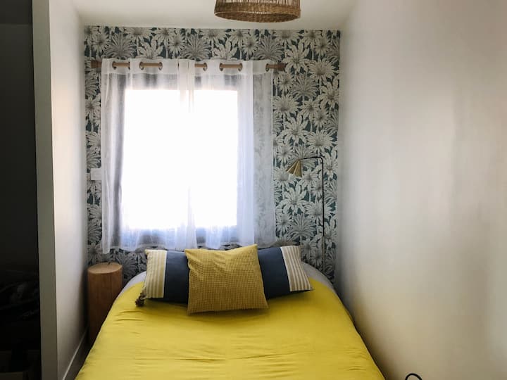 спалня 4 на горния етаж 140 разтегателен диван (с душ)