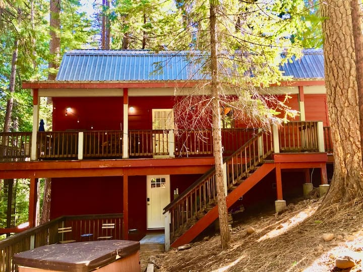 NEW GAME ROOM! Buddy's Barn--An Oasis in the Woods