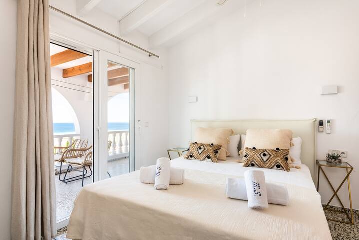 Villa 4 chambres piscine chauffée – Vue sur mer gallery image 2