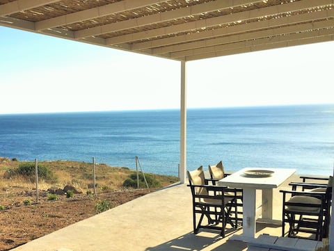 Private house with outstanding sea view