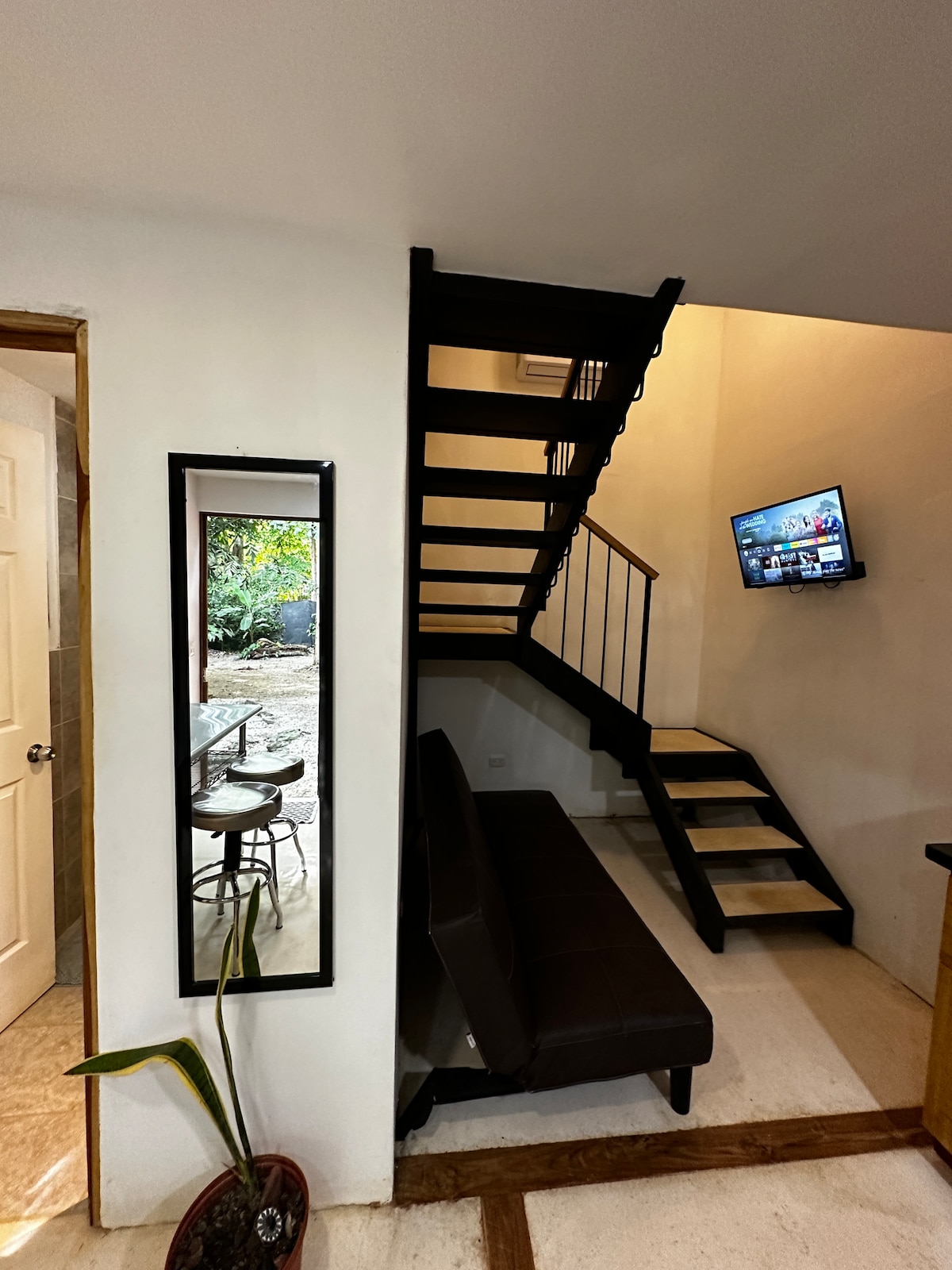 Разтегателен диван