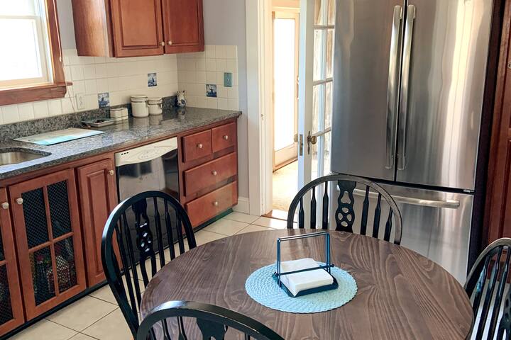 Easton’s Point walk to beaches! gallery image 4