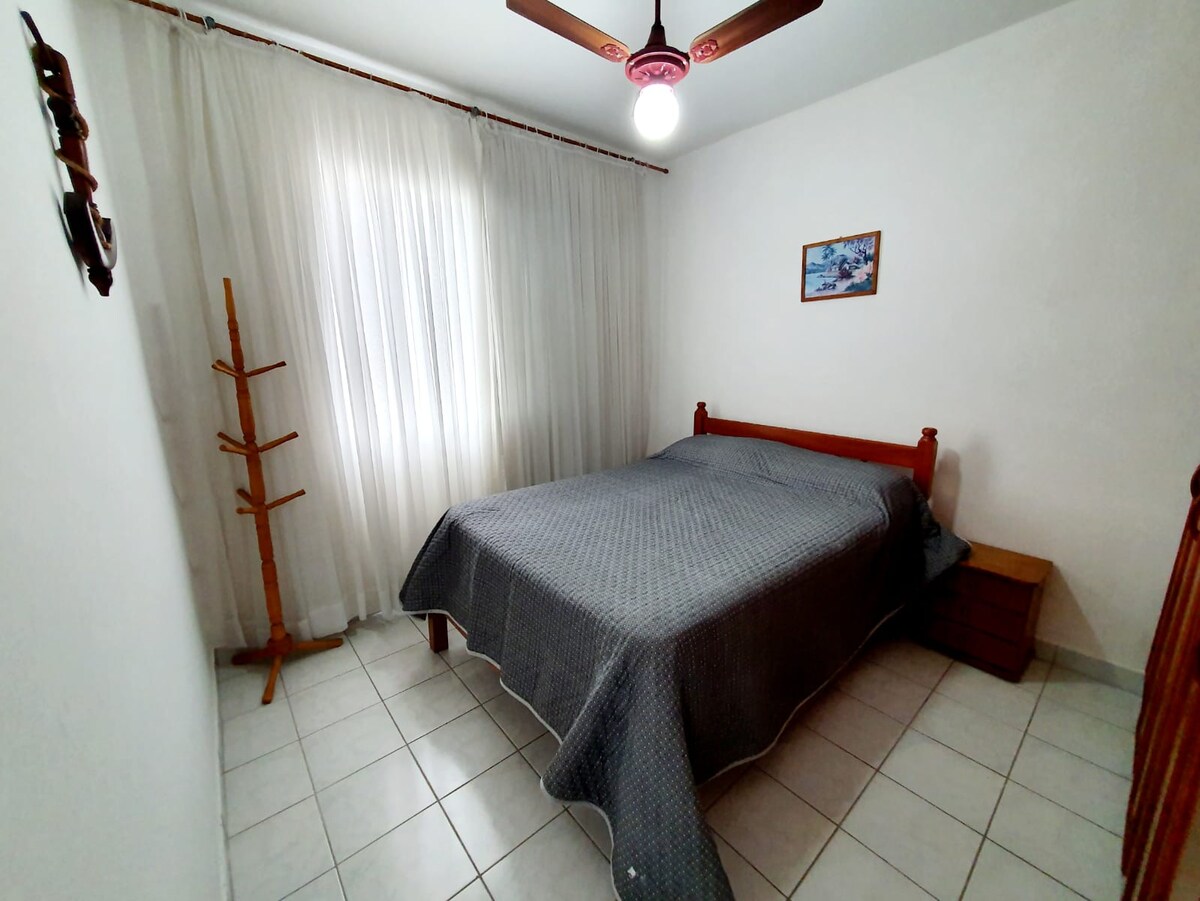 Spavaća soba 2 - prozor s pogledom na plažu 