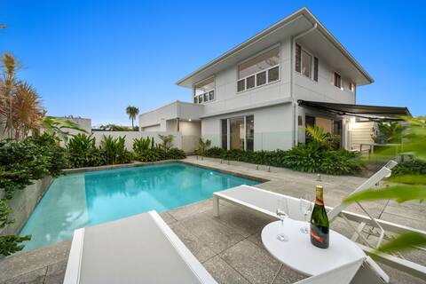 Stunning Luxury Beach House with pool pets ok!