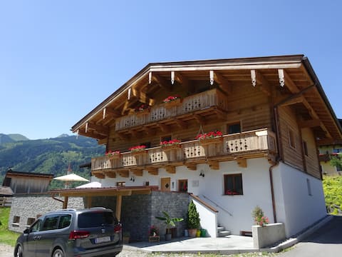 Popular Airbnb listing: Cozy attic apartment with balcony & garden in Bruck An Der Großglocknerstraße