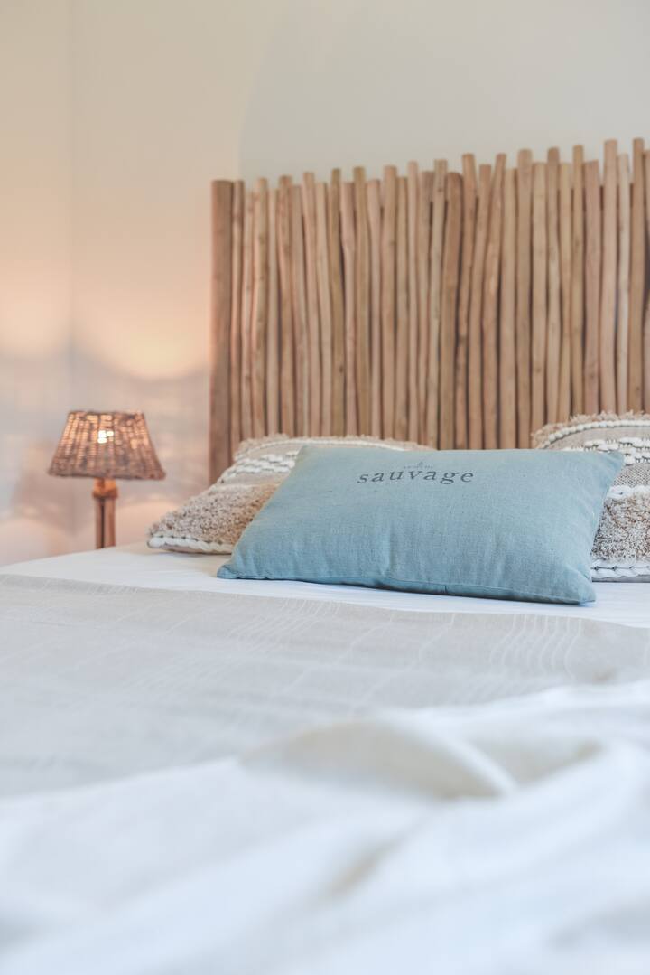 Quarto com cama de casal