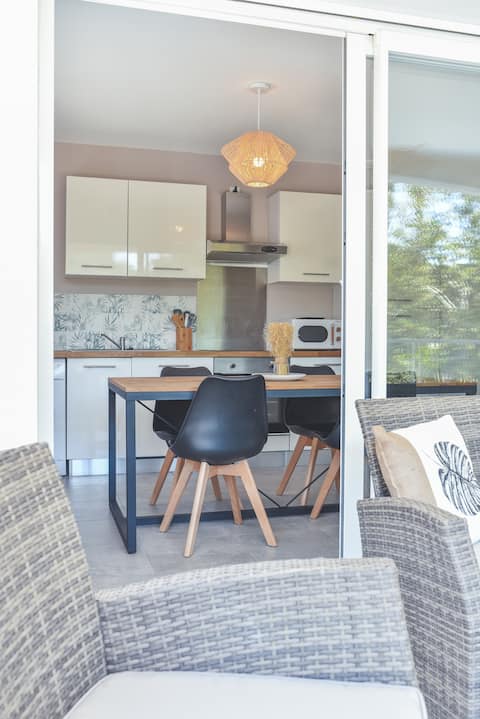 New cottage, private heated pool, bocce ball court