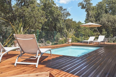 New cottage, private heated pool, bocce ball court