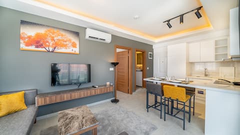 Midpoint Suites - Corner Suite 106