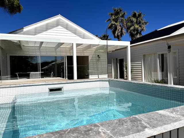 Top Airbnb: Resort-style Portsea Holiday Home with plunge pool in Portsea