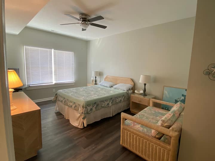 Dhomë gjumi kryesore me krevat dopio "queen"