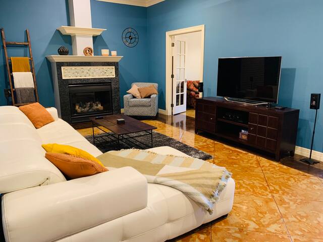 Luxury home, Pool & Spa, steps from Cedar Springs gallery image 3