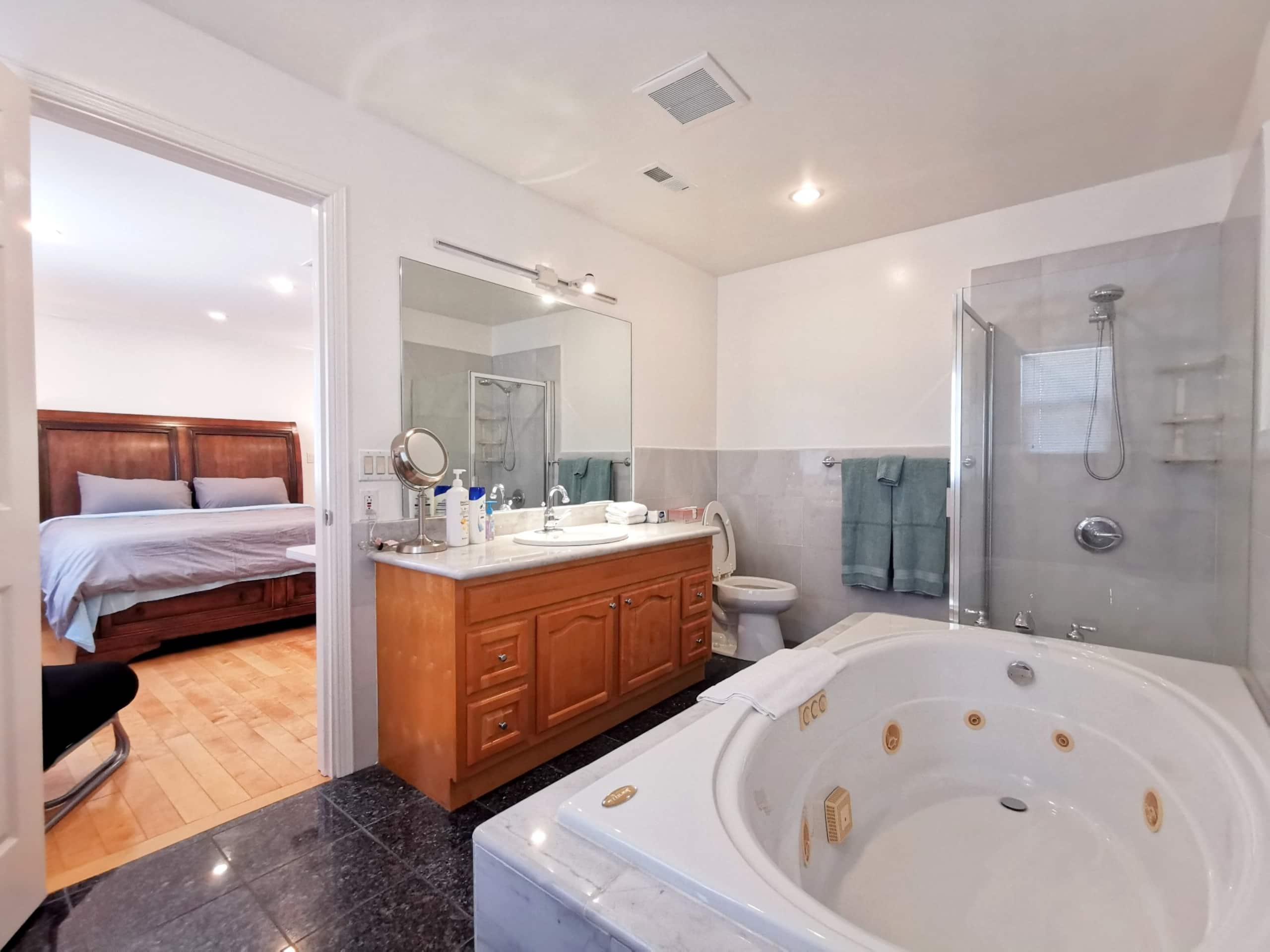 Home in San Francisco · ★4.8 · 3 bedrooms · 3 beds · 2 baths - Image 28