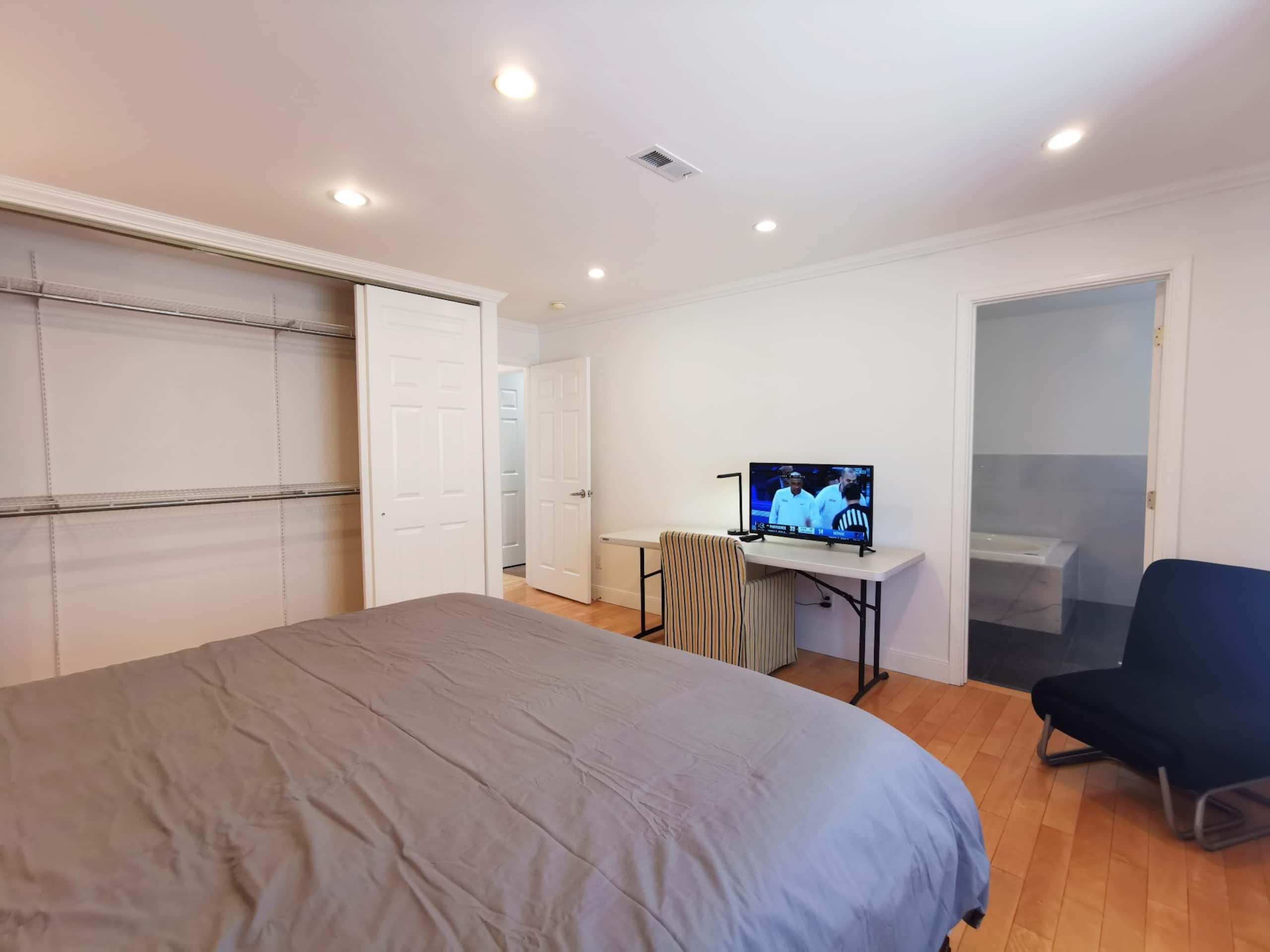 Home in San Francisco · ★4.8 · 3 bedrooms · 3 beds · 2 baths - Image 15