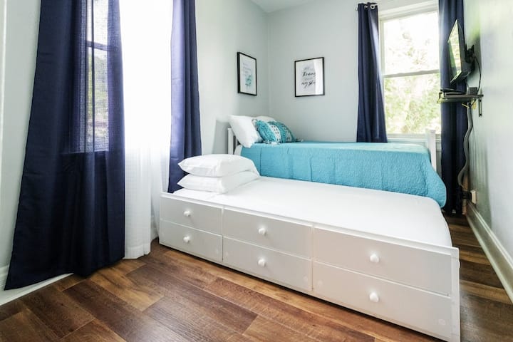 2nd bedroom comfortableTwin Trundle